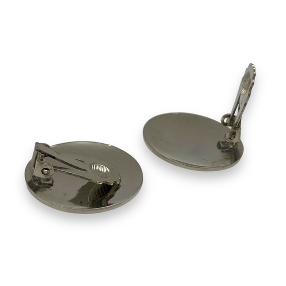 Vintage Silver Tone Swirl Etched Design Circle Clip-on Earrings - Picture 4 of 4